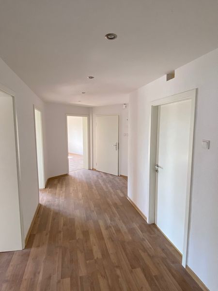 Helle renovierte 4-ZKB Wohnung in verkehrsgünstiger Lage